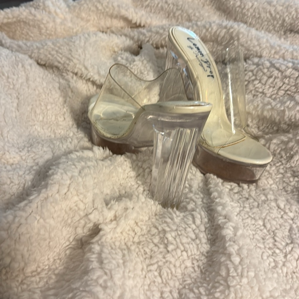 Heels. - Picture 2 of 3